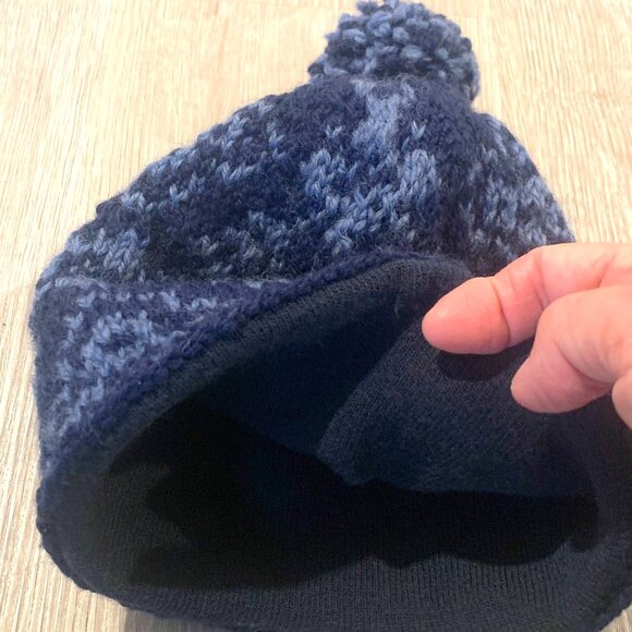 100% Wool Hand Knit Beanie with Pompom. NEW - Picture 2 of 4